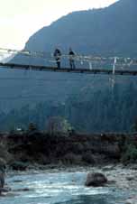 Br&uuml;cke vor der Lodge in Phakding